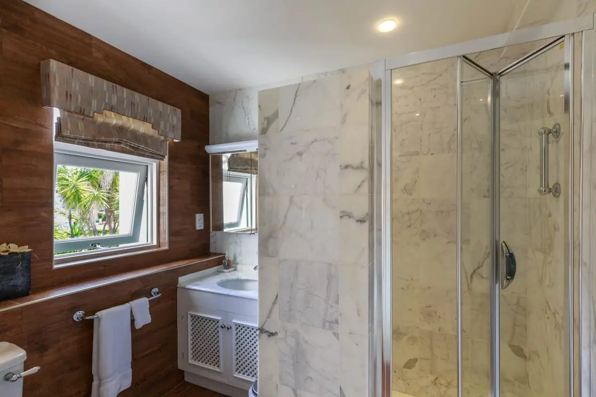 Mullins Bay 11, Jalousie